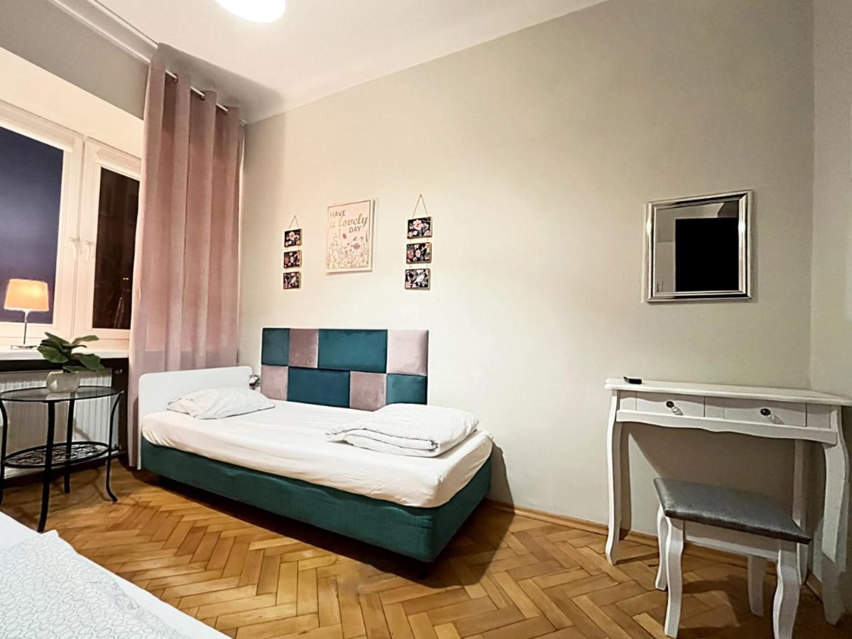 Helvetia Center And Old Town Hostal *
