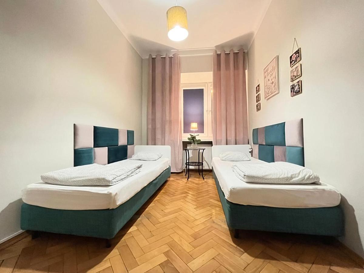 Hostal Helvetia - Private In Center And Old Town