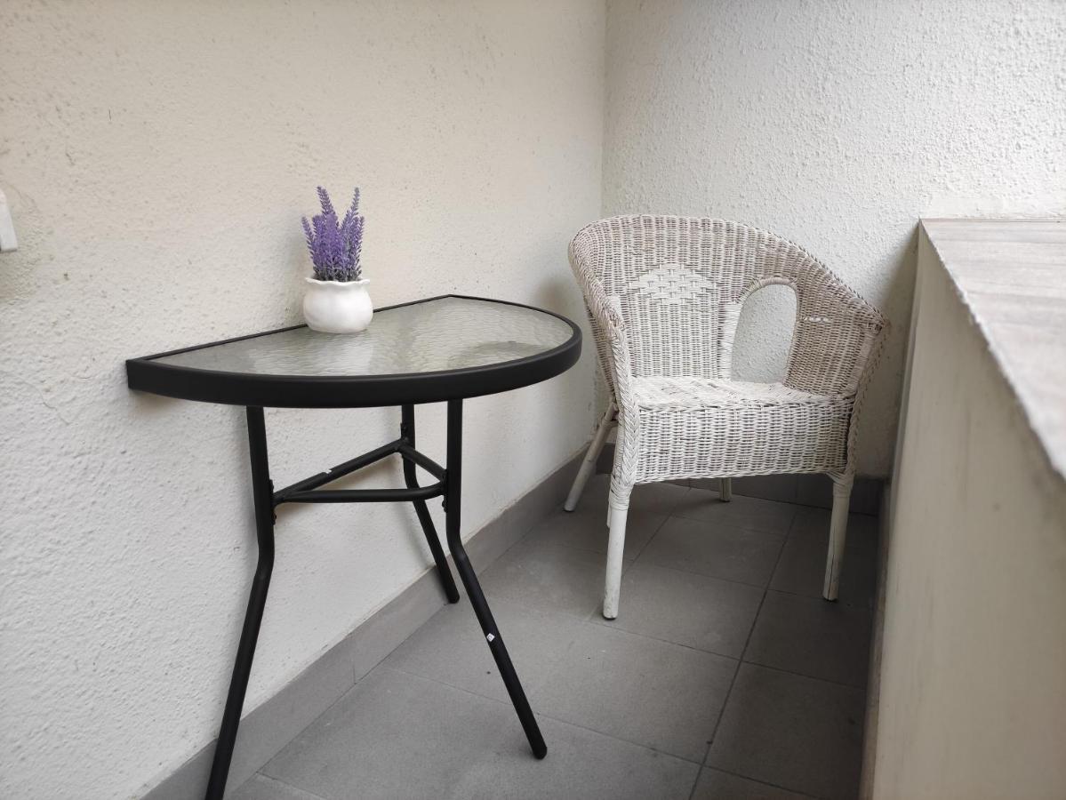 Helvetia - Private In Center And Old Town Hostal