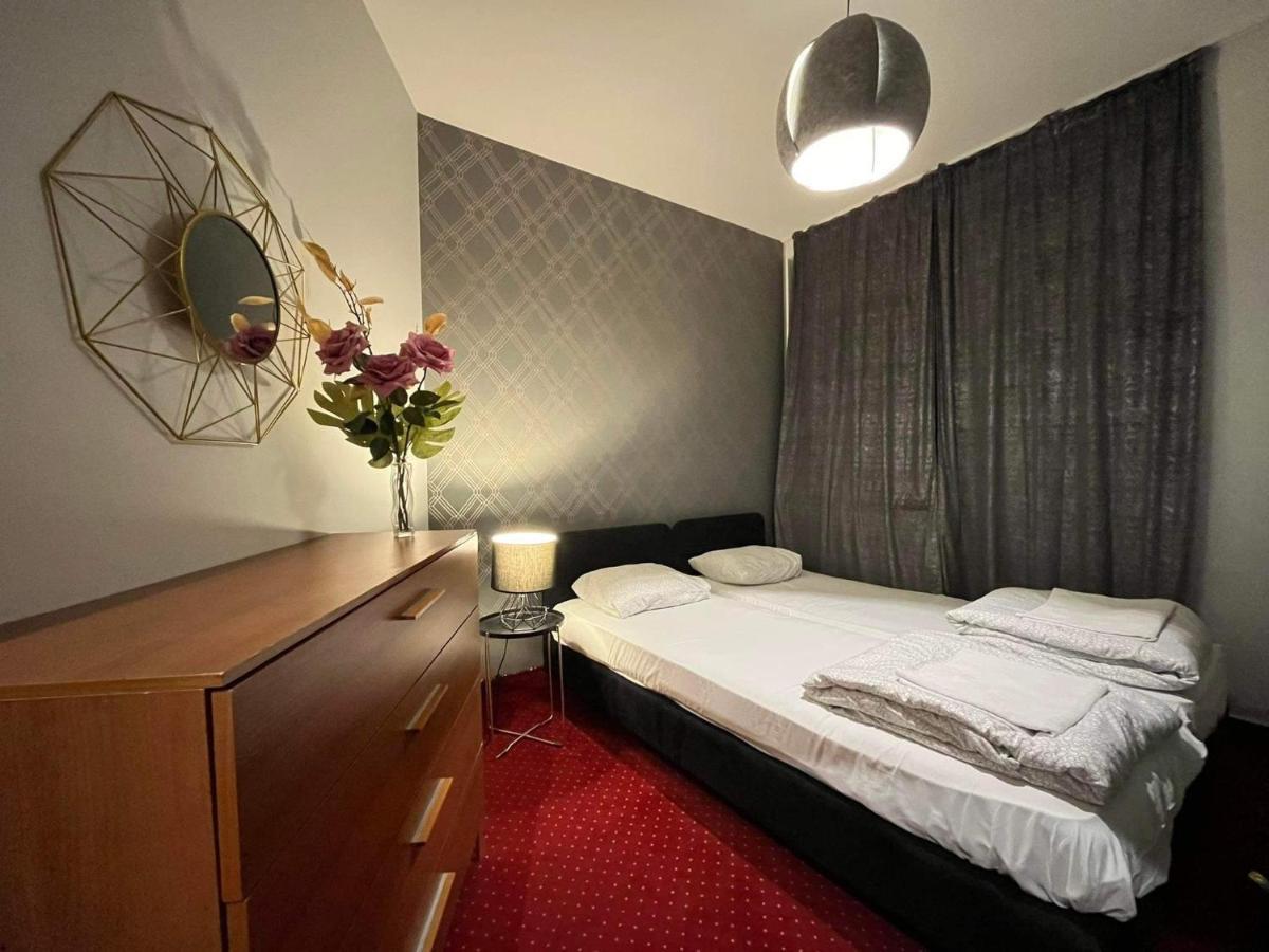 Helvetia - Private In Center And Old Town Hostal Varsovia