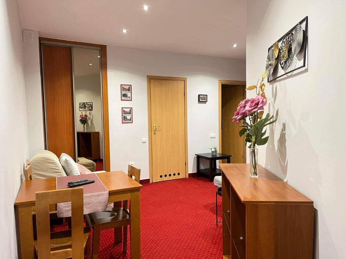 Hostal Helvetia - Private In Center And Old Town *