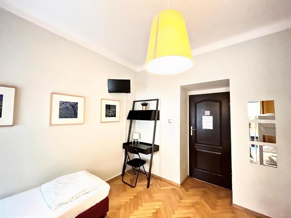 Helvetia - Private In Center And Old Town Hostal Varsovia