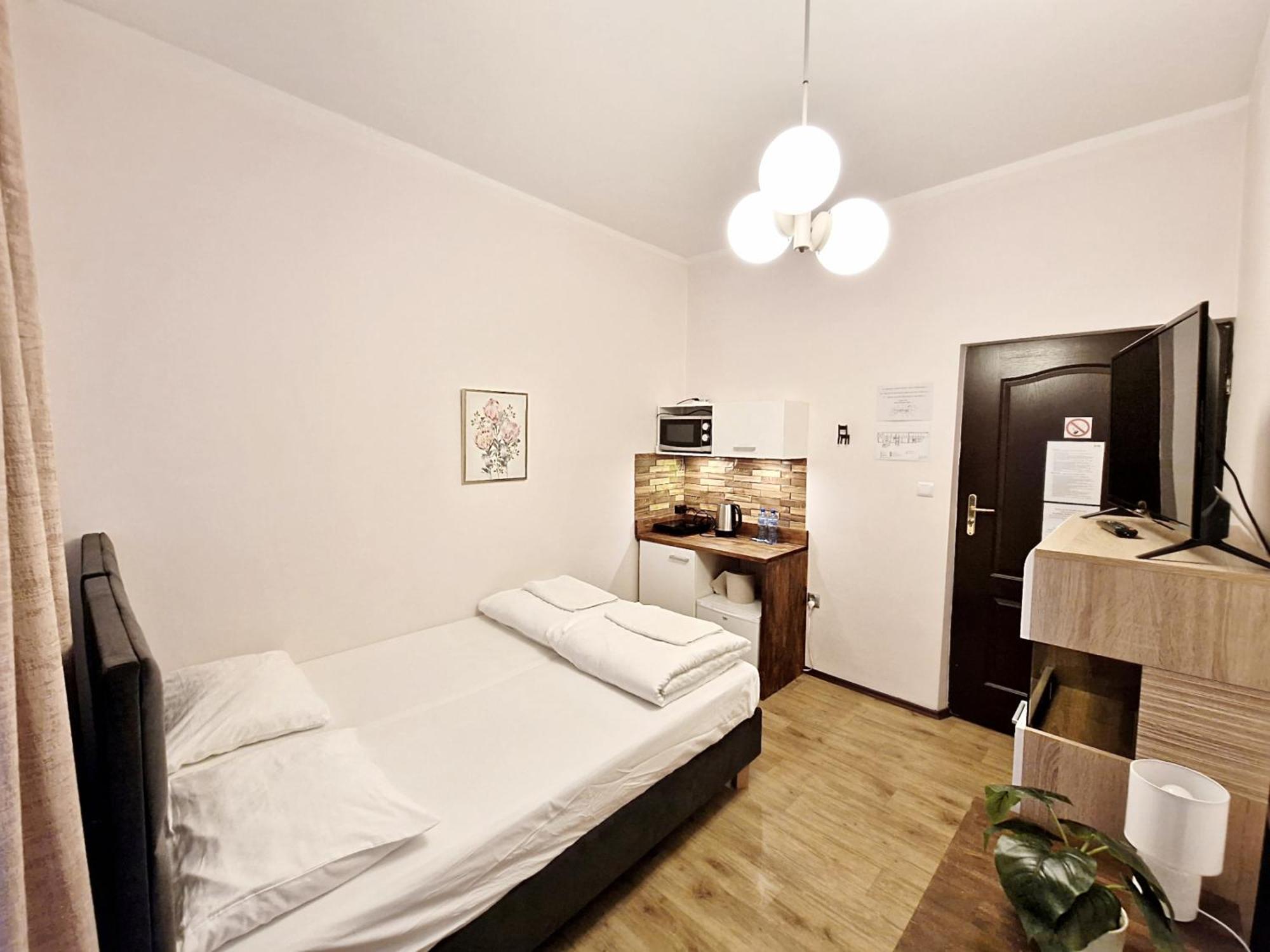 Helvetia - Private In Center And Old Town Hostal Varsovia