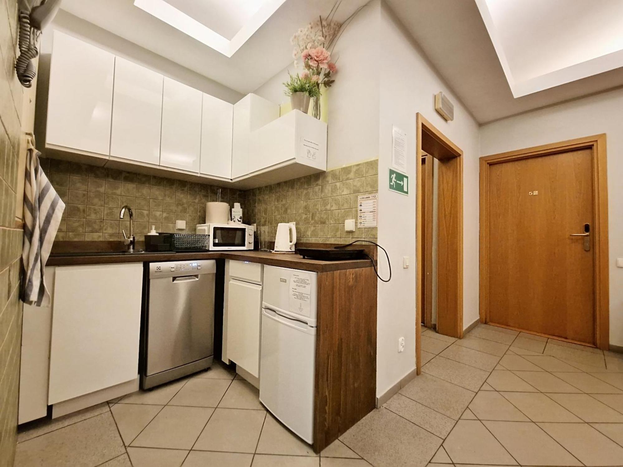 Hostal Helvetia - Private In Center And Old Town