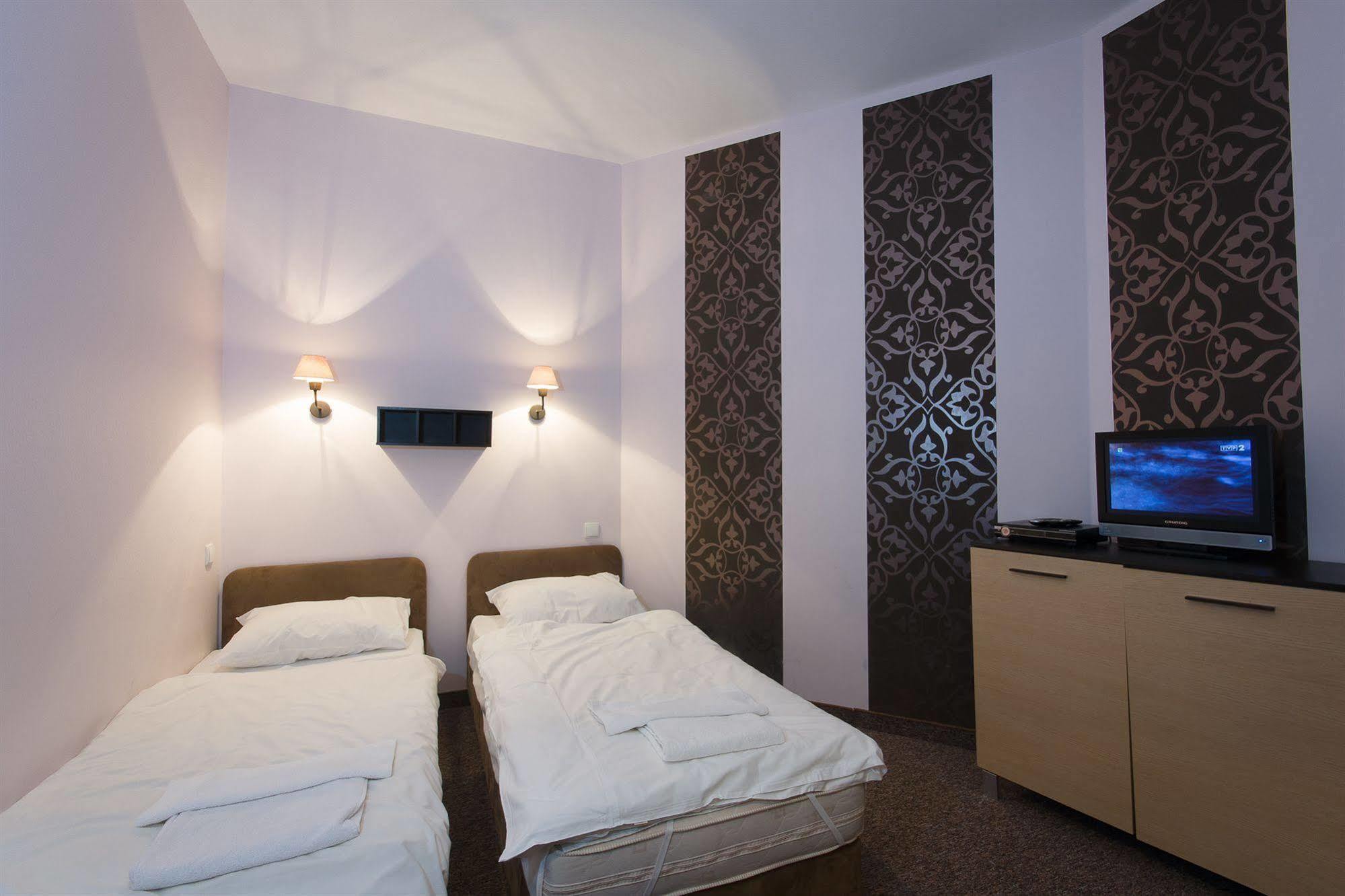 Helvetia - Private In Center And Old Town Hostal Varsovia